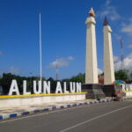 Alun-alun Trunojoyo Sampang yang baru dibangun oleh pemerintah Kabupaten Sampang, pemeliharaannya masih tanggung jawab pihak ke tiga.
