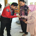 Bupati Sumenep Achmad Fauzi sapa komite sekolah se Kabupaten Sumenep dalam acara halal-bihalal yang digelar oleh Dewan Pendidikan Kabupaten Sumenep.