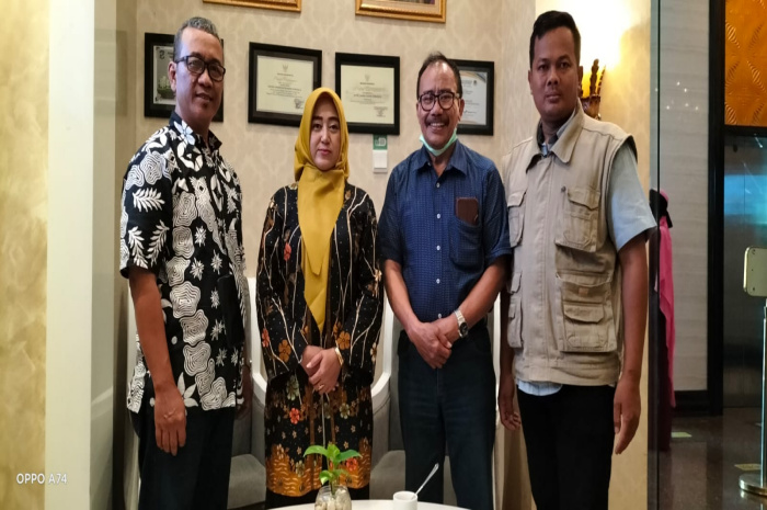 Deklarasi Bersih Narkoba dipimpin oleh 4 Ketua dari Koalisi Bersih Narkoba Surabaya antara lain Rohman dari Kebonsari, Ernawati dari Menanggal, Sukro dari Putat Jaya dan Jintung Marsudi dari Pagesangan