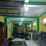 Giat Sosial Polsek Tanggulangin di Ponpes Roisus Shobur Jelang HUT ke 77 Bhayangkara
