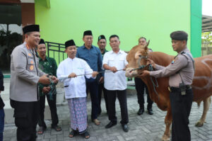 Sambut Hari Raya Idul Adha, Kapolresta Sidoarjo Distribusikan Hewan Qurban