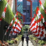 Semarak HUT Kemerdekaan RI Pemkot dan warga Surabaya dihimbau memasang Bendera Merah Putih.