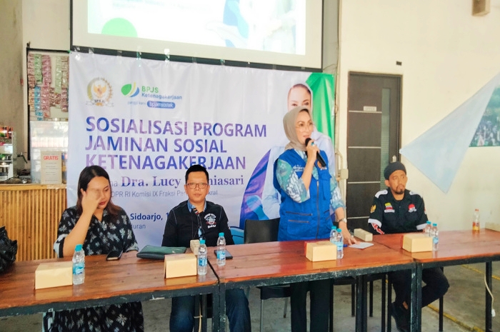 Sosialisasi BPJS Ketenagakerjaan Bagi Pengemudi Ojek Online Bersama Lucy Kurniasaria