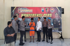 Satreskrim Polresta Sidoarjo Amankan 3 Pemuda Pembawa Sajam Satreskrim Polresta Sidoarjo Amankan 3 Pemuda Pembawa Sajam