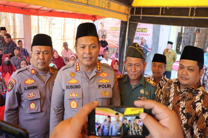 Polresta Sidoarjo Gelar Jum’at Curhat di Desa Tlasih