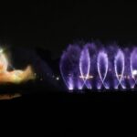 Penampilan video mapping pada air mancur saat pengenalan wajah baru TMII di Danau Archipelago, TMII, Jakarta, Jumat (1/9/2023). Acara perkenalan wajah baru pascarevitalisasi tersebut menampilkan desain yang kekinian dan beragam atraksi air mancur menari yang memadukan teknologi water screen, pencahayaan, serta 300 drone show. ANTARA FOTO/Asprilla Dwi Adha/hp.