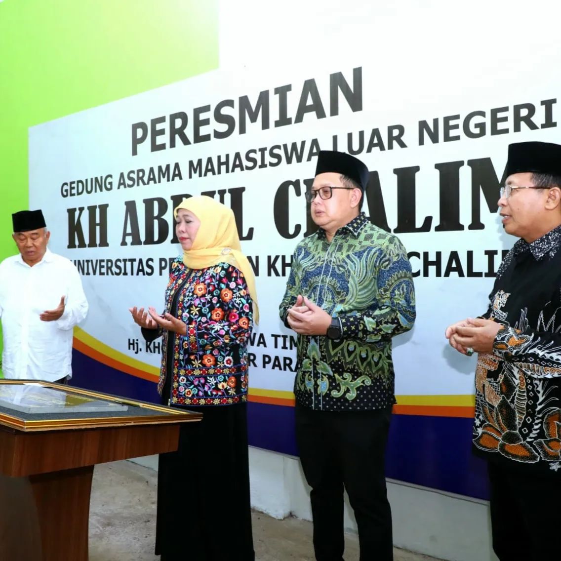 Gubernur Jawa Timur, Khofifah Indar Parawansa resmikan gedung asrama mahasiswa luar negeri, Minggu 3 September 2023 kemarin.