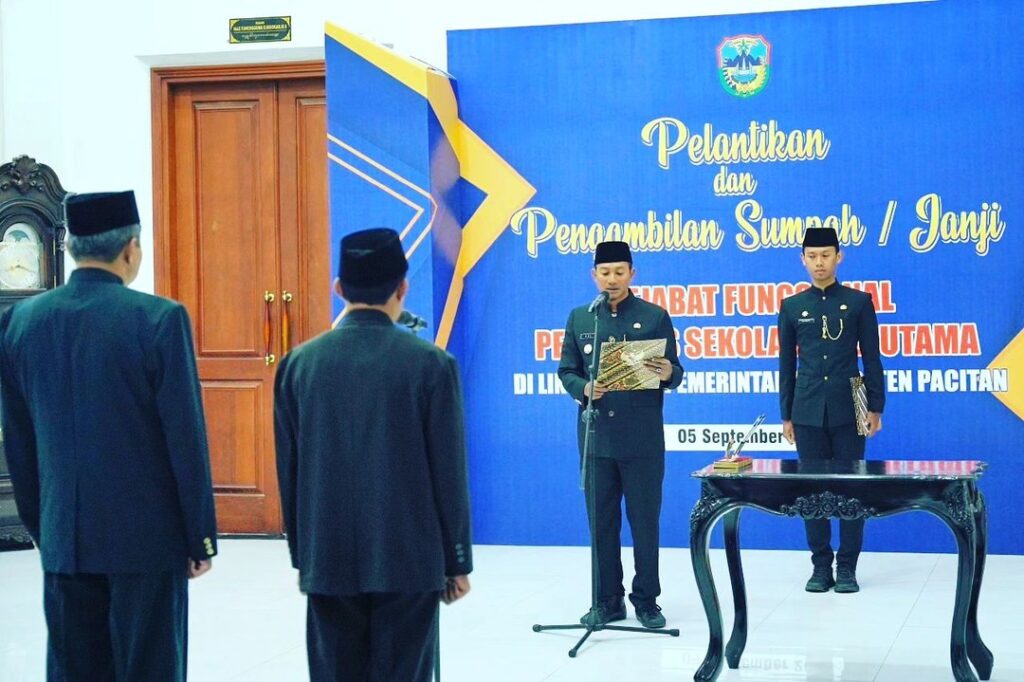 Bupati Pacitan Lantik Dua Pejabat Fungsional Pengawas Sekolah Ahli Utama