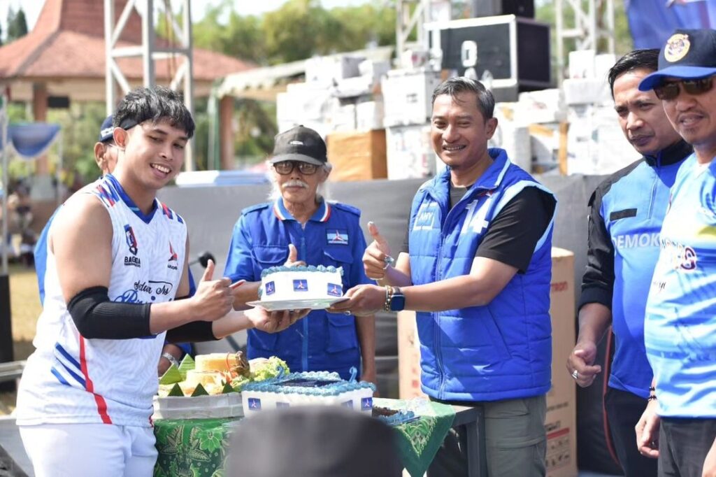 Bupati Pacitan Buka Turnamen Bola Voly AHY Cup ke-2, Indrata Nur Bayuaji: Junjung sportivitas