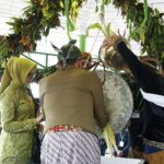 Siraman Pusaka Gong Kyai Pradah adalah upacara khas tradisi yang hanya ada di Bumi Lodoyo Kabupaten Blitar.