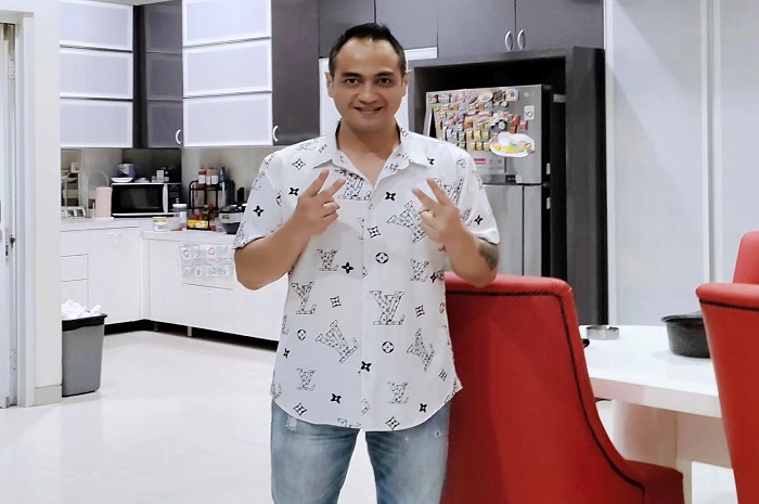 Ferry Irawan diberitakan tengah merajut jalinan khusus dengan seorang pebisnis namanya Tanty Octavia.