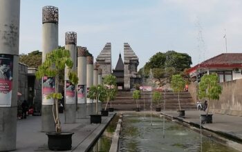 Meskipun memiliki runtutan sejarah yang sangat penjang, Blitar juga memiliki destinasi wisata yang bisa dikunjungi.