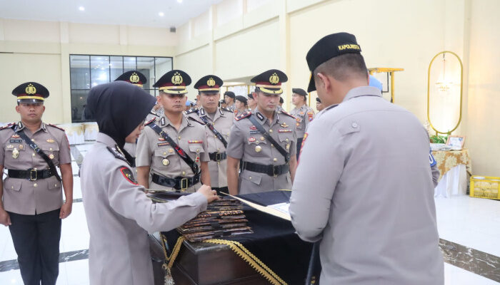 Kapolresta Sidoarjo Pimpin Sertijab 2 Pejabat Utama dan 4 Kapolsek