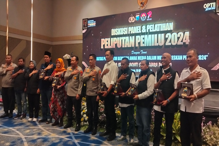 Polda Jatim Sinergi Bersama Awak Media Gelar Diskusi Panel Siap Sukseskan Pemilu Damai 2024