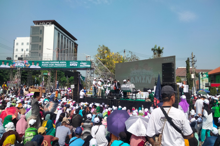 Lautan manusia mengikuti acara "Mlaku Bareng AMIN" di Kota Sidoarjo 
