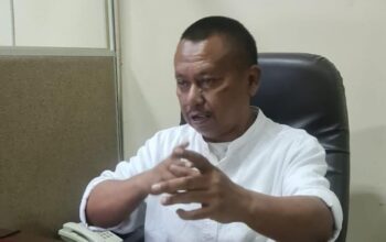 Ketua Persatuan Jurnalis Indonesia (PWI) Jatim, Lutfil Hakim meminta para wartawan untuk lebih selektif memuat hasil survei politik.