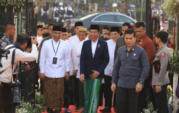 Presiden Joko Widodo atau Jokowi menyebut kalau santri merupakan pilar kekuatan bangsa.