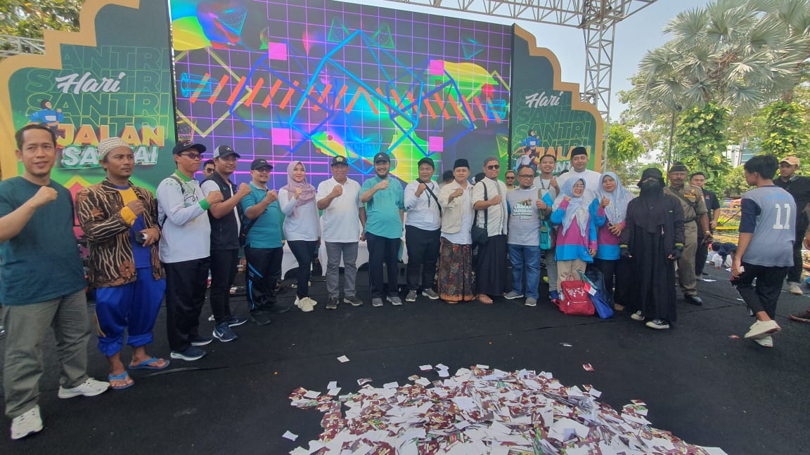 Ning Lia Apresiasi Kontribusi Kemenag Jatim Saat Jalan Santai Hari Santri