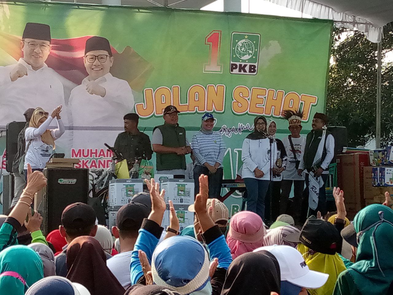 Ribuan masyarakat berbondong-bondong ikuti jalan sehat yang digelar oleh DPC Partai Kebangkitan Bangsa (PKB) Blitar.
