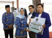 Bupati Blitar Berikan Bantuan Pendidikan Bagi Mahasiswa Berprestasi dan Kurang Mampu