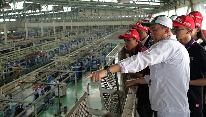 Selain Adu Kemampuan di AHM Best Student, Para Peserta Diajak Lihat Proses Produksi