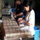 Para perajin tempe di Dukuh Gilingan Lor Desa Urut Sewu, Kecamatan Ampel, Kabupaten Boyolali menjerit akibat harga kedelai