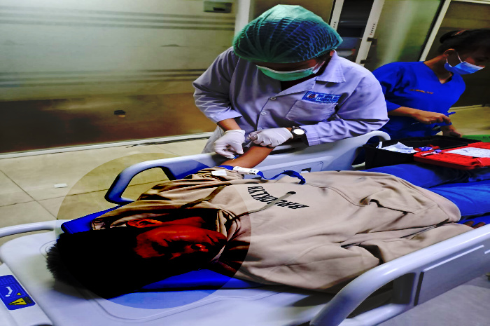 Seorang siswa Muhammad Habib Dalimunthe (MHD), siswa Sekolah kelas 1 Madrasah Aliyah Negeri (MAN 1) Medan. Ketika dirawat di RSUD.