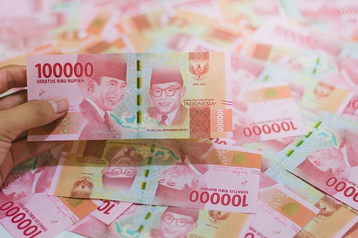 Diketahui pemerintahan memberi bantuan PKH berbentuk uang tunai yang disalurkan dengan bertahap mulai November sampai Desember 2023.