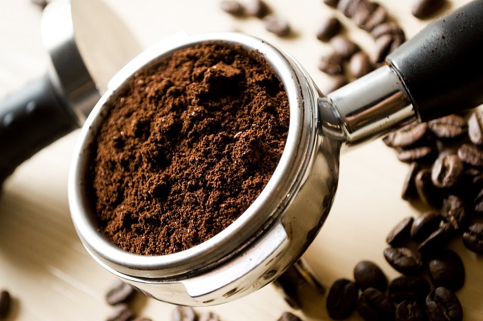 Menambahkan bumbu ke dalam kopi tidak hanya menambah cita rasa dan aroma kopi, tetapi juga meningkatkan manfaat kesehatannya.