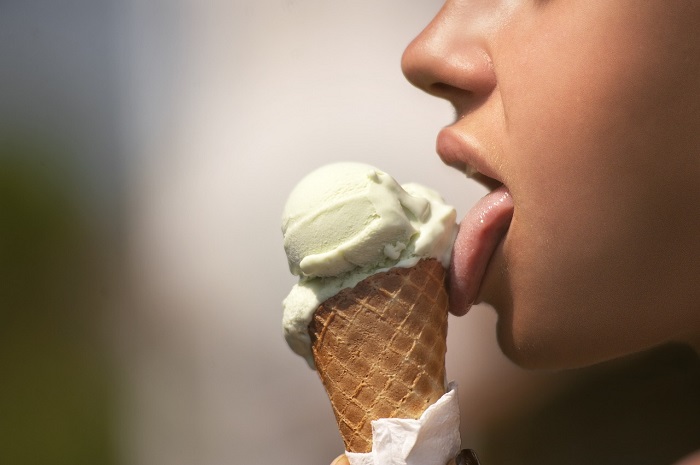 Makna dan arti mimpi jilat es krim menjadi unik dan tidak biasa dirasakan. Apalagi es krim banyak macamnya mulai dari gelato, yogurt