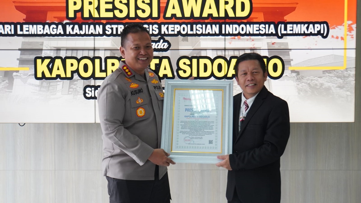Polresta Sidoarjo Raih Penghargaan Presisi Award dari Lemkapi