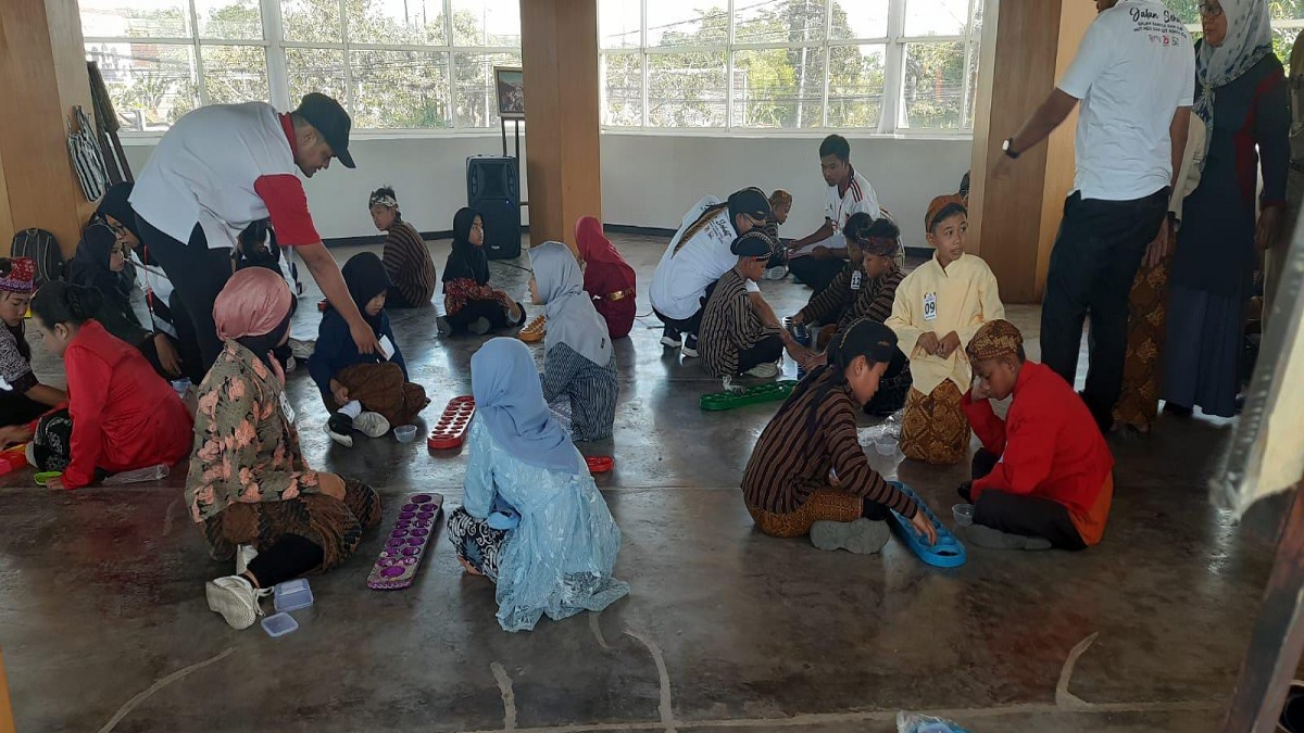 Hampir Punah, Pemkab Boyolali Helar Festival Dolanan Anank, Ratusan Siswa Adu Ketangkasan