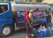 Pemdes Pangarengan Sampang Bantu Air Bersih ke Warga yang Alami Kekeringan
