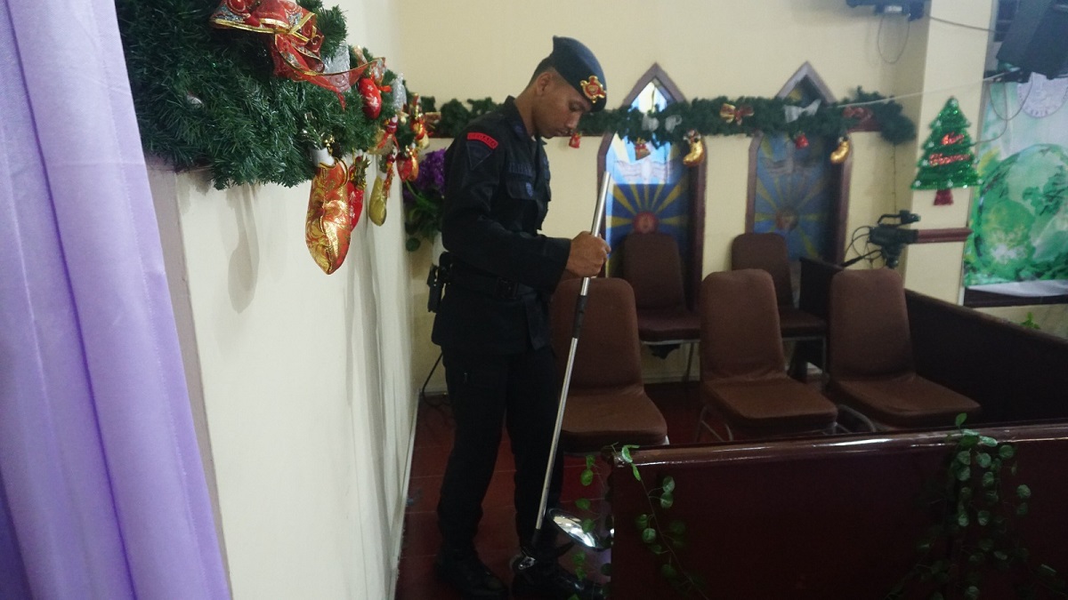 Jaga Kondusifitas Natal 2023, Polisi Sterilisasi Gereja di Sidoarjo