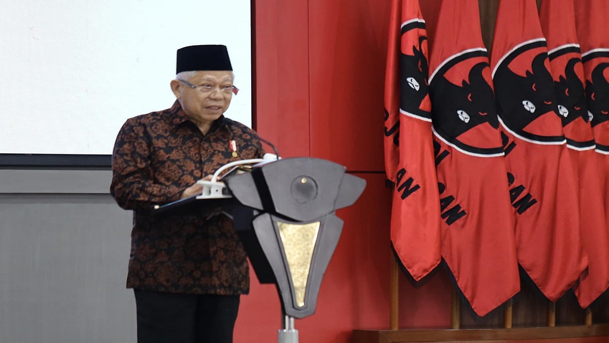 Ma'ruf Amin Pose Tiga Jari Saat HUT PDIP, Berikut Latar Belakang, Pendidikan, dan Kariernya