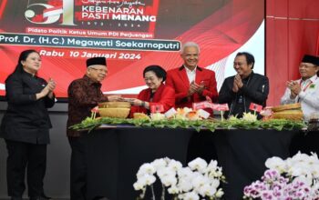 Kedekatan Spiritual Ma'ruf Amin dan Megawati: Pose Tiga Jari sebagai Simbol