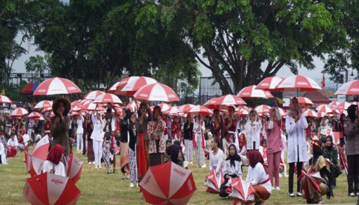 Puncak HUT SMK Swadaya Temanggung ke 40 Disemarakkan dengan Karnaval Tari Payung