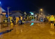 Sinergitas Forkompimcam Tanggulangin Sidoarjo Atasi Banjir di Desa Kedungbanteng