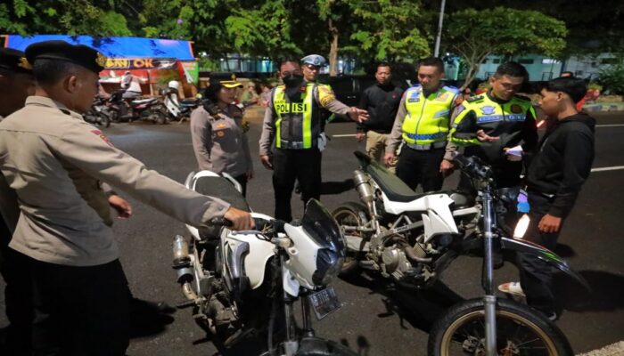 Polres Klaten Galakan Knalpot Brong Malam Hari