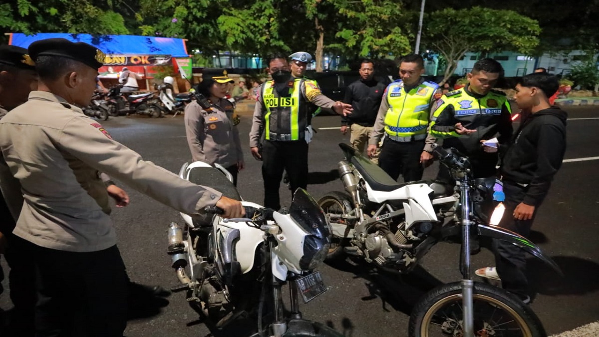 Polres Klaten Galakan Knalpot Brong Malam Hari
