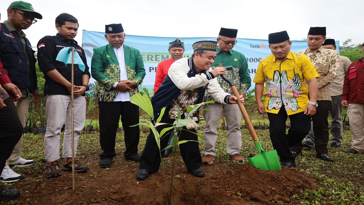 Muhammadiyah Peduli Lahan Kritis, Asosiasi Aren Nusantara Serahkan 2.000 Pohon Aren untuk Konservasi di Wonosobo