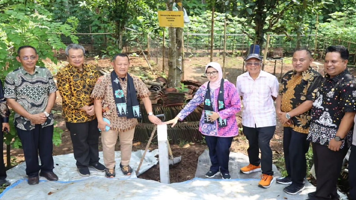 Langkah Nyata Menuju Kelestarian Lingkungan, Pemasangan Pal Batas oleh Bupati Blitar