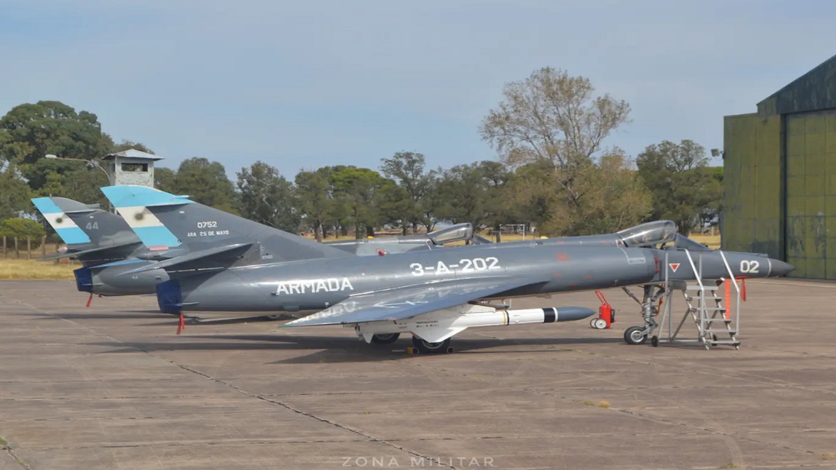 Angkatan Laut Argentina Pamerkan Dua Super Étendard di Pangkalan Comandante Espora Aeronaval
