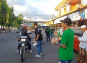 Bersama Berbagi di Bulan Suci, Ormas Joxzin Purworejo Bagikan Takjil di Plaza