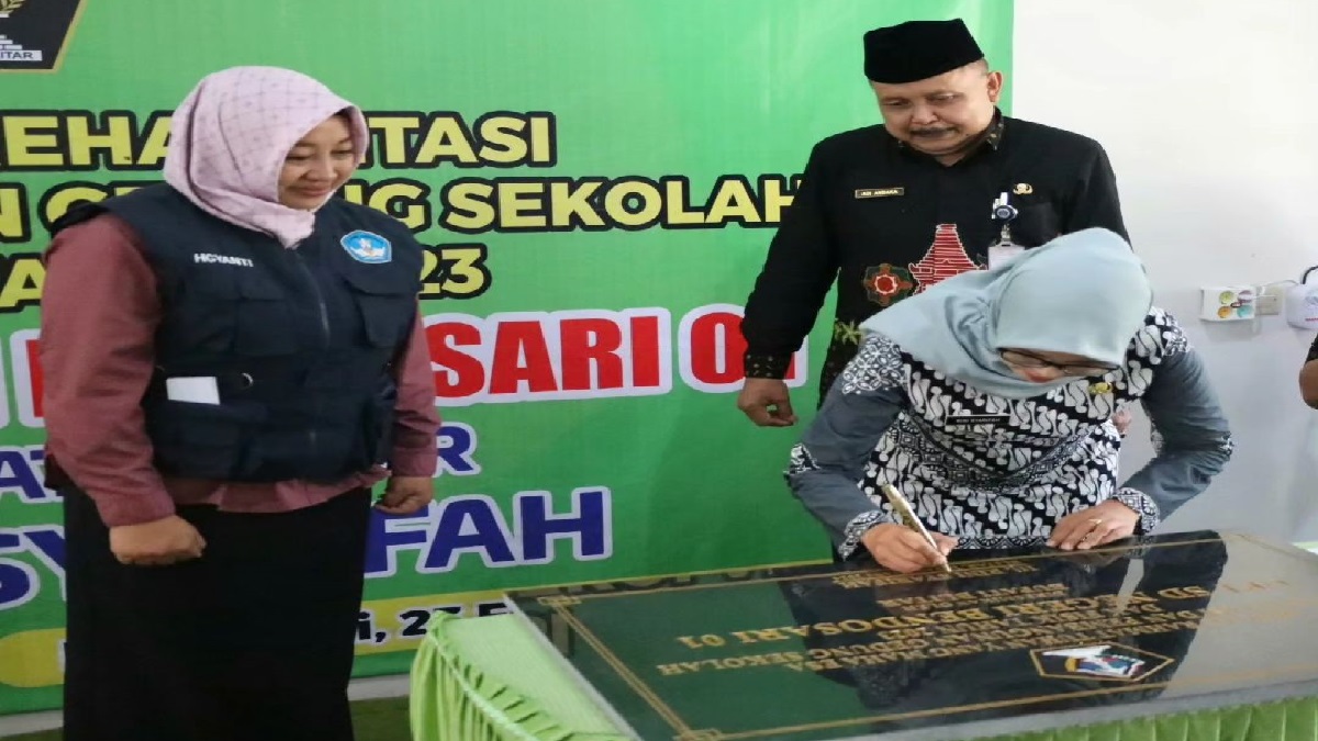 Bupati Blitar Rini Syarifah Resmikan Gedung Sekolah: Investasi untuk Generasi Cerdas