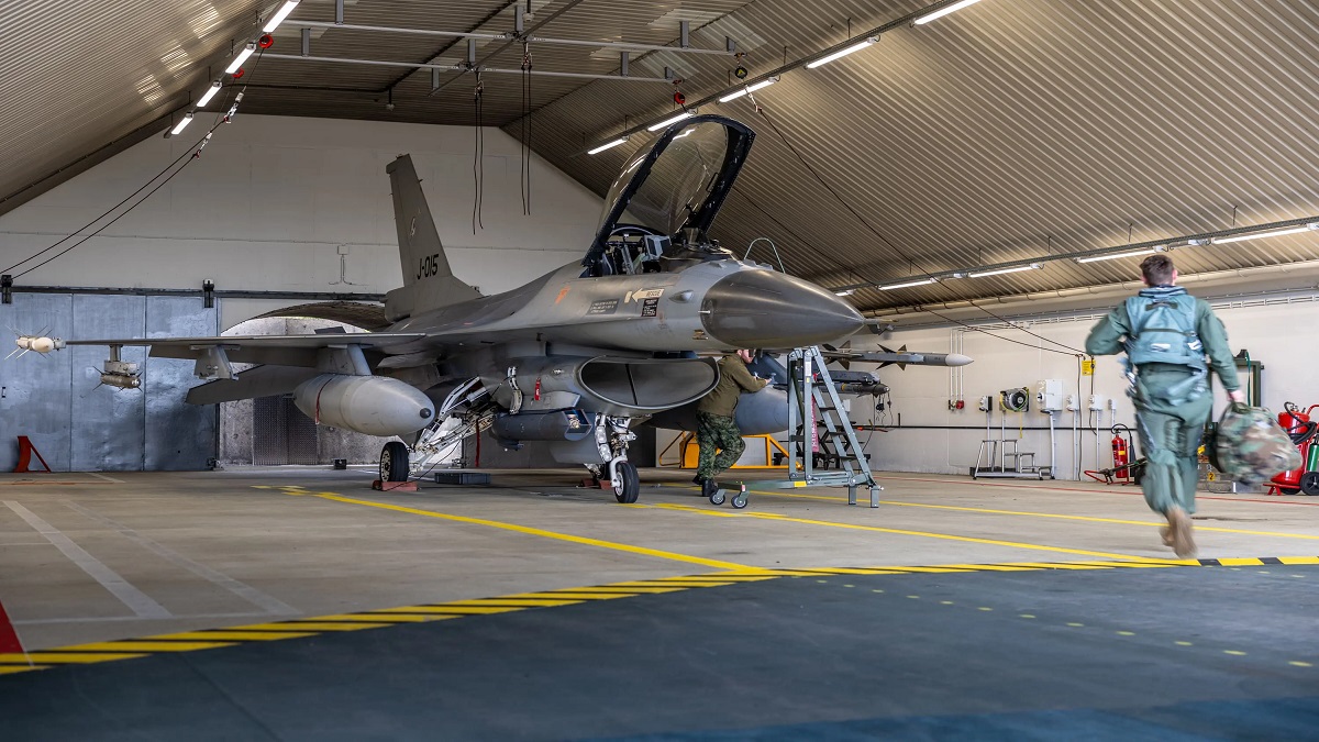 Pesawat Tempur F-16 Angkatan Udara Kerajaan Belanda Jalani Misi Polisi Udara Terakhir