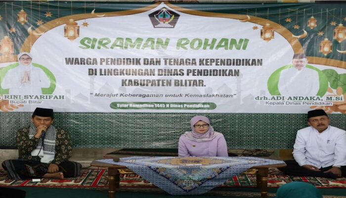 Pentingnya Siraman Rohani bagi Pendidik, Pesan Bupati Blitar Rini Syarifah