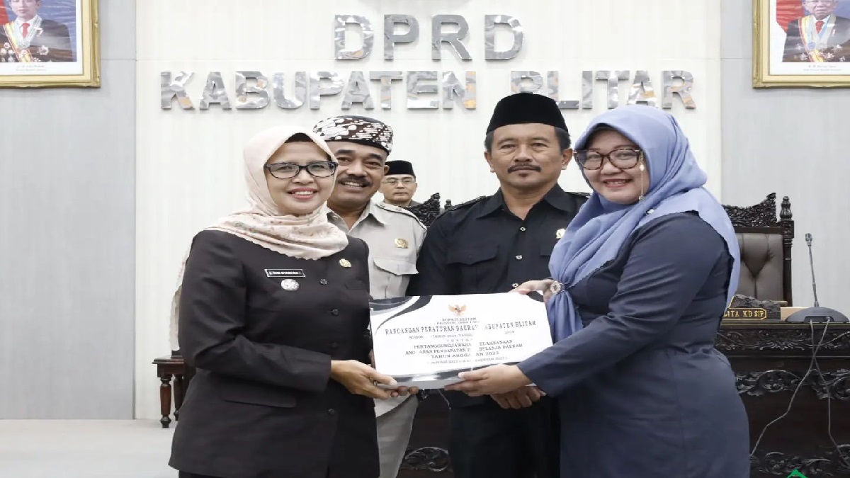 Bupati Blitar Sampaikan Laporan Ranperda APBD Tahun 2023