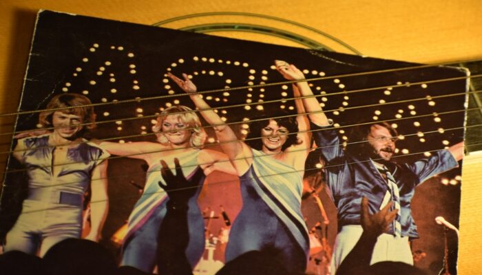 Lirik lagu Angeleyes oleh ABBA Beserta Terjemahannya