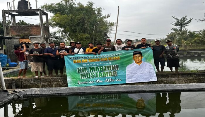 Warga Blitar Dukung KH Marzuki Mustamar Maju Pilgub Jatim 2024